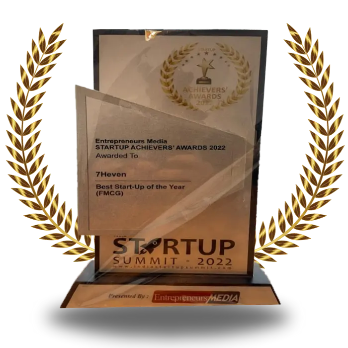 close-up image of a glass and wooden trophy - STARTUP SUMMIT - 2022